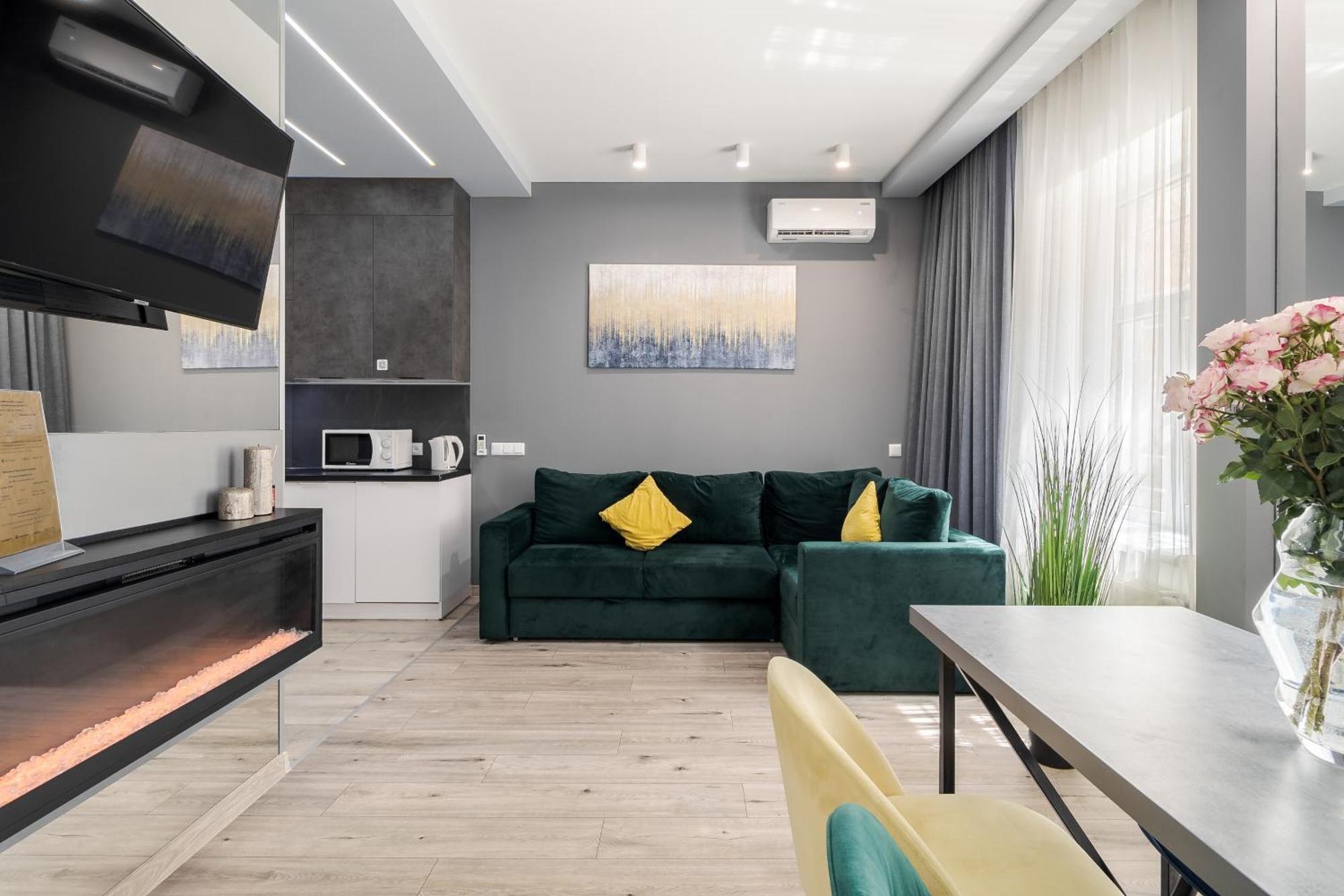 Royal Apartment On Balabana Street Лвив Екстериор снимка